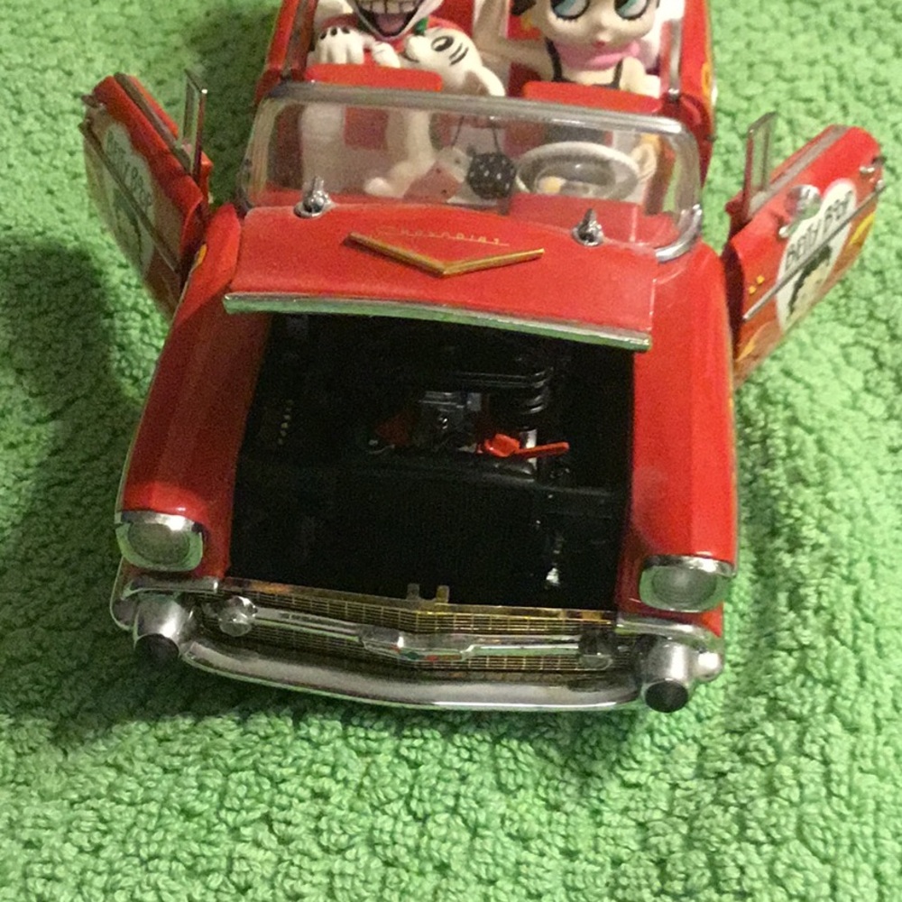 Vintage Betty Boop Red and White Convertible Toy Car - Picture 3 of 14